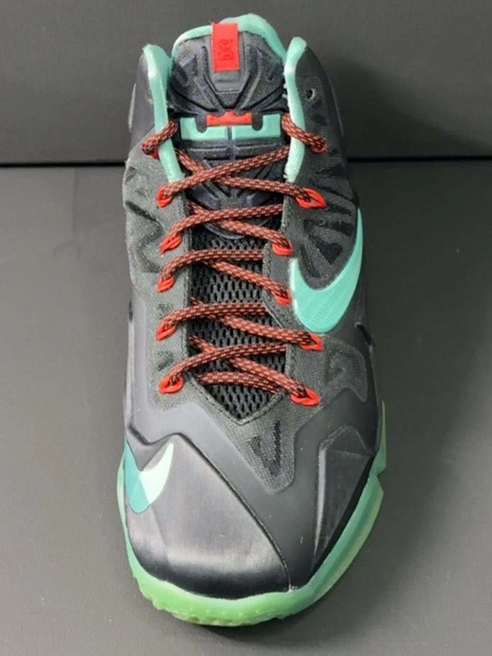 NIKE LEBRON 11 JADE SIZE 8 SNEAKERS 616175 004